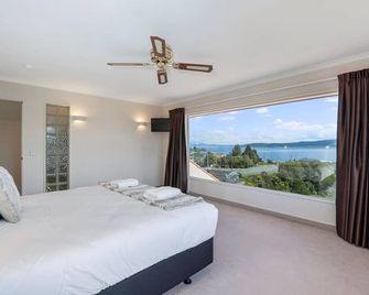 Tui Lookout - Spa Pool & Lake Views - Taupo - Bedroom