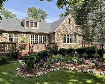 Rock Cottage Gardens B&B - Eureka Springs - Edificio
