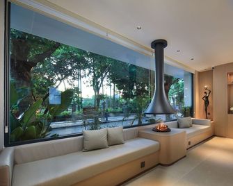Lijiang Moon View · Quiet Holiday Lakeside Hotel (Guilin Two Rivers & Four Lakes Area) - גילין - לובי