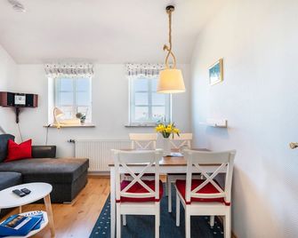 Holiday Apartment 'Deichblick' with Shared Garden, Balcony and Wi-Fi - Pellworm - Essbereich