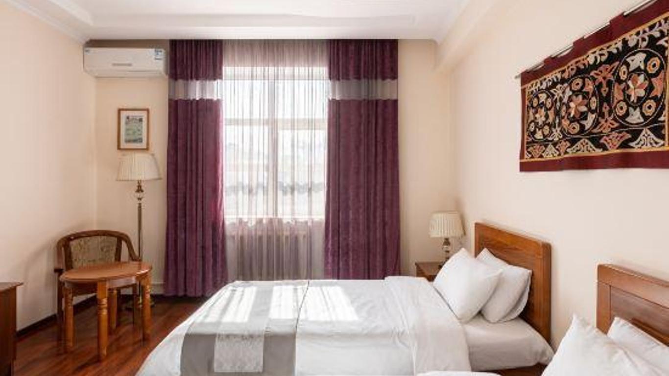 Soluxe Hotel