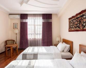 Soluxe Hotel Bishkek - Bishkek - Bedroom