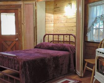 The Yurt at Rivendell - White Salmon - Bedroom