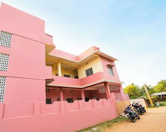 Goroomgo Somnath Rest House Puri - Puri - Edificio