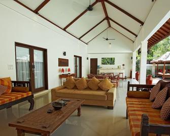 Kokomo Resort - Pemenang - Living room