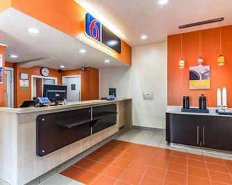 Motel 6 Raleigh Southwest Cary - Raleigh - Recepción