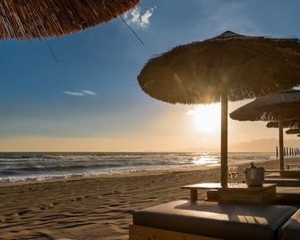 Cumeja Beach Club & Hotel - Baia Domizia - Spiaggia