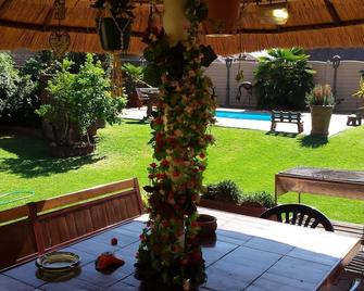 Casa Villa Guest House Carletonville - Suite 3 - Carletonville - Patio