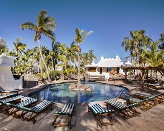 Hotel & Suites El Moro - לה פס - בריכה