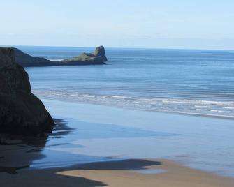 Beautiful beaches and countryside on the doorstep for all the family to enjoy - Swansea