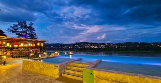 Chiangkhong Teak Garden Riverfront Onsen Hotel - Chiang Khong - Pool