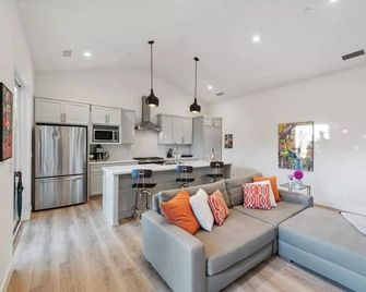 Sonoma Valley Garden Cottage Clean and Modern Fast Internet - Kenwood - Sala de estar