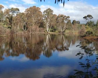 Arda Cluggen - Near Daylesford - Elevated Plains - Vista del exterior