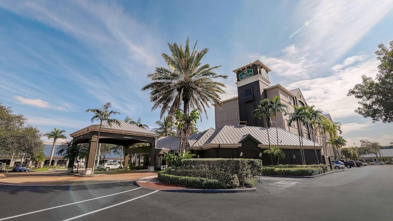 La Quinta Inn & Suites by Wyndham Miami Airport West