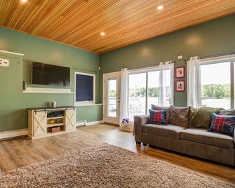 Little Sebago Lake - Beautiful year-round lakefront home with stunning views - Gray - Living room