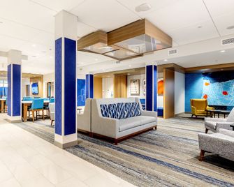 Holiday Inn Express & Suites Roseburg North By IHG - Roseburg - Reception