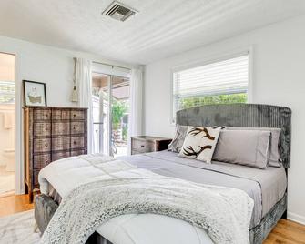 Inviting Sarasota Cottage 5 Mi to Beach Access! - Sarasota - Bedroom