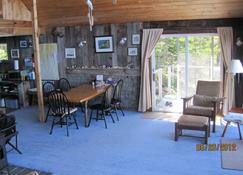 Serene, isolated beach-front cottage with newly renovated kitchen - Gouldsboro - Essbereich