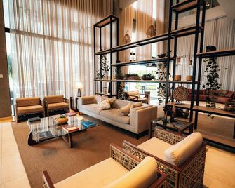 Hilton Garden Inn Itajai Praia Brava - Itajai - Лаунж