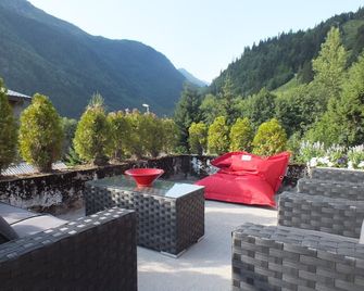 Beautifully Renovated Chalet, Close to Lifts and Summer Park. Ski home - Les Contamines-Montjoie - Patio