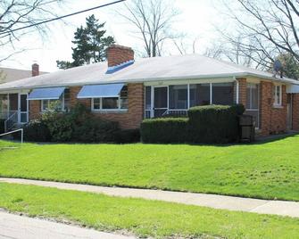Cozy 1950s Ranch House - Mansfield - Building