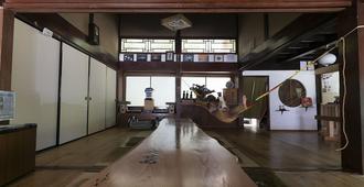 Kusuburuhouse - Hostel - Okinoshima - Living room