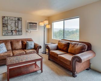 Lewiston Vacation Rental w/ Nearby River Access! - Lewiston - Wohnzimmer