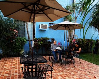 Hotel Los Girasoles - Cancún - Patio