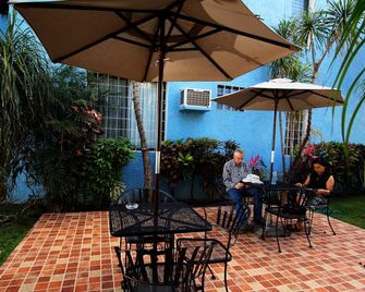 Hotel Los Girasoles - קנקון - פטיו