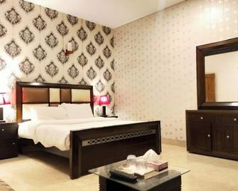 Livin Hub Guest House - Islamabad - Schlafzimmer