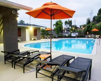 Cozy poolside getaway - Monterey Park - Pool