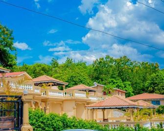 Le Village d'Ennery - Ennery - Edificio