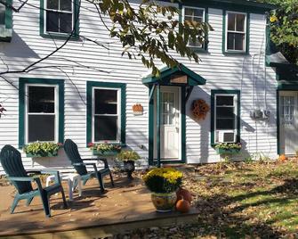 Adventure to the mountains of New Hampshire at a fantastic mountain escape! - Jackson - Patio