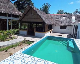 3-bedroom apartment without kitchen on 1st floor - Toamasina