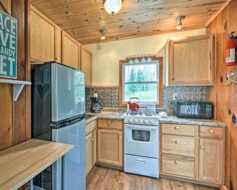 Day Trips to Boyne Mtn! Cabin Near Lake Charlevoix - Charlevoix - Keuken