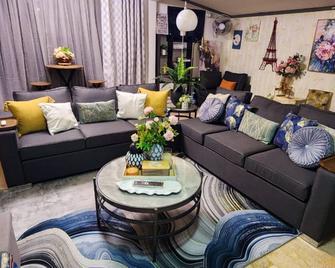 Casa Bella Bacolod - Bacolod - Wohnzimmer