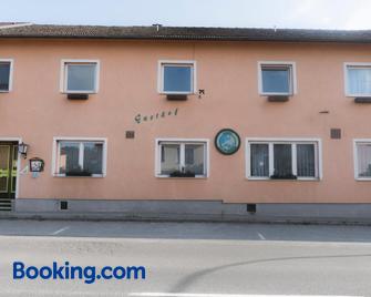 Hotel-Pension Meridianstein - Gmünd - Gebäude