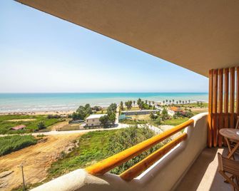 Emara Boutique Hotel - Kavajë - Balcón