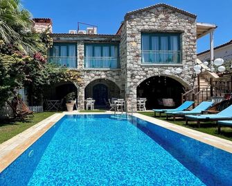 Windmill Alacati Boutique Hotel - Alacati - Piscina