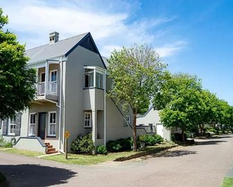 56B Gowrie Village - Nottingham Road - Budova