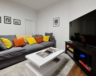 Private and Cozy 3 Bedroom in the heart of Manhattan. - نيويورك - غرفة معيشة