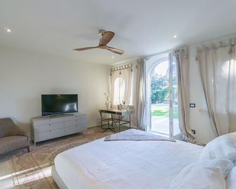 Relais Villa Bonini - Massa - Bedroom