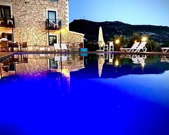 Victoria Hotel and Lounge - Foça - Pool