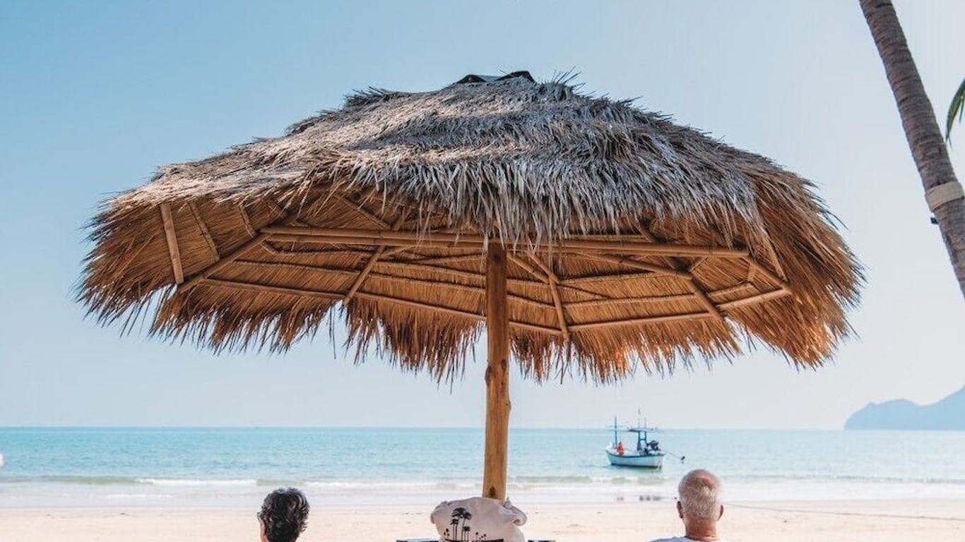 دولفين باي بيتش ريزورت