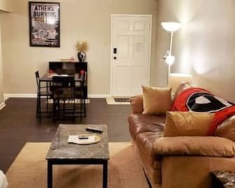 Walk to Sanford Stadium DT view Dawg Friendly - Athens - Stue
