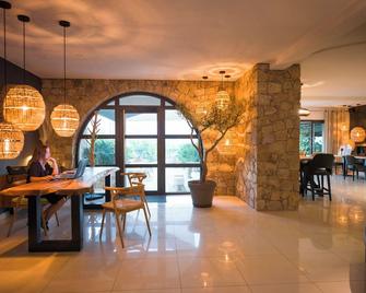 Hotel A Piattatella - L'Île-Rousse - Lobby