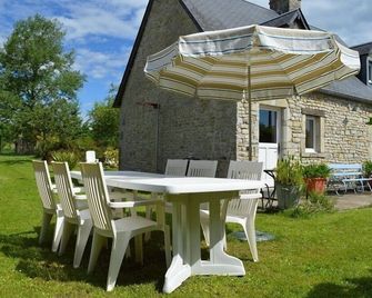 Gîte in a garden neer the see. - Turqueville - Patio