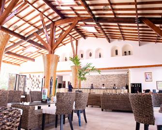 Ocean Bay Hotel & Resort - Bakau - Restaurant