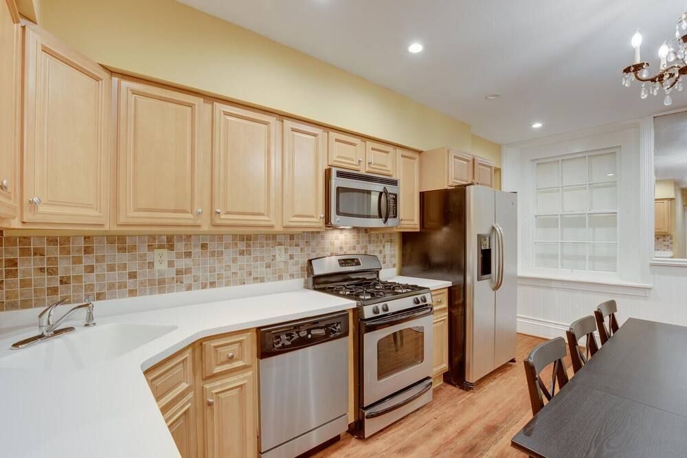 Stunning Victorian Mansion, Baltimore near Inner Harbor with 10 BR and 4 carpark - בולטימור - מטבח