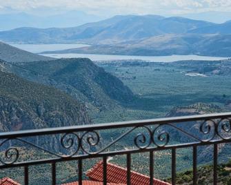 Hotel Lefas - Delphi - Balcony